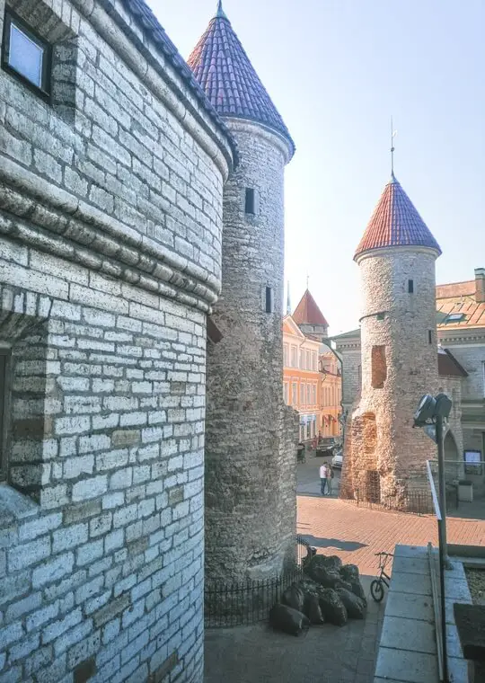 Tallinn Estonia O que visitar Muralhas