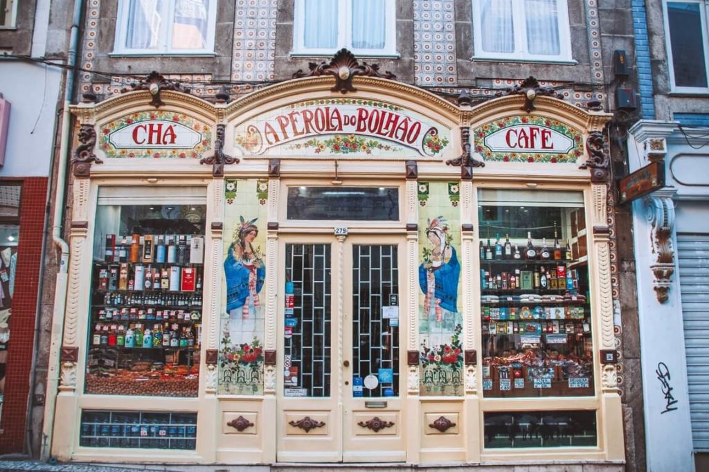 The perfect Porto 2-day itinerary from a local (+map) 42 Porto What to visit Santa Catarina Street Pérola do Bolhão