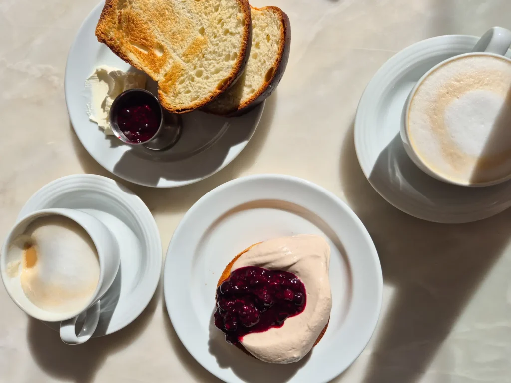 Os 35+ melhores cafés no Porto onde volto sempre 64 A Certain Cafe