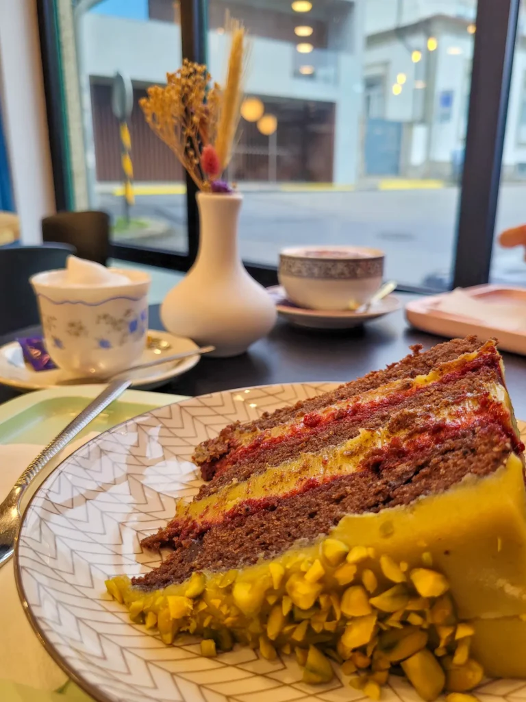 Os 35+ melhores cafés no Porto onde volto sempre 48 Carlotta Cake Boutique 2