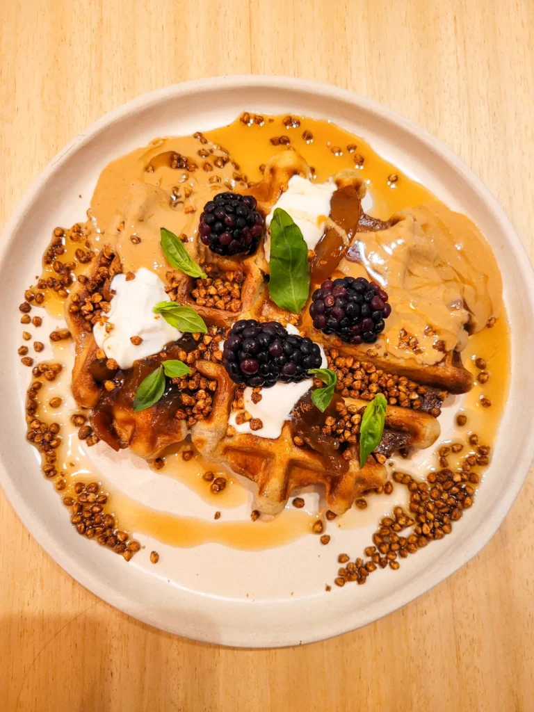 Os 35+ melhores cafés no Porto onde volto sempre 57 Nola kitchen 2