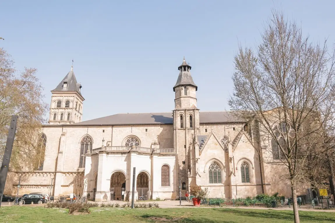 Bordeus O que visitar Basilica Saint-Seurin