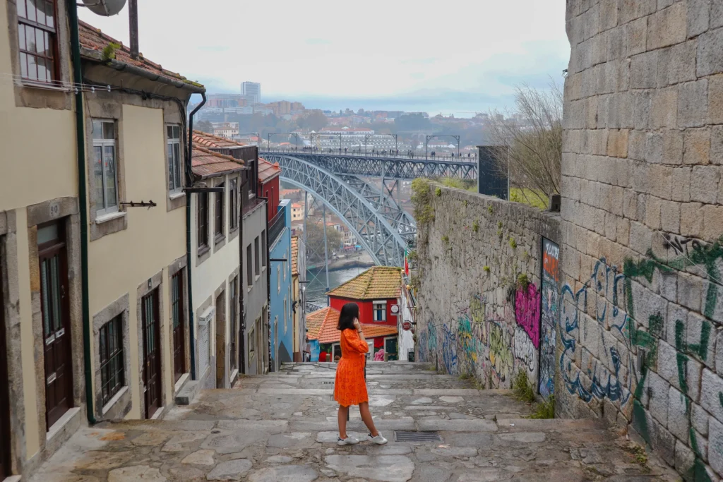 O que visitar no Porto em 2 dias: o roteiro perfeito de uma portuense (+ mapa) 53 O que visitar no Porto em 2 dias Escada dos Guindais