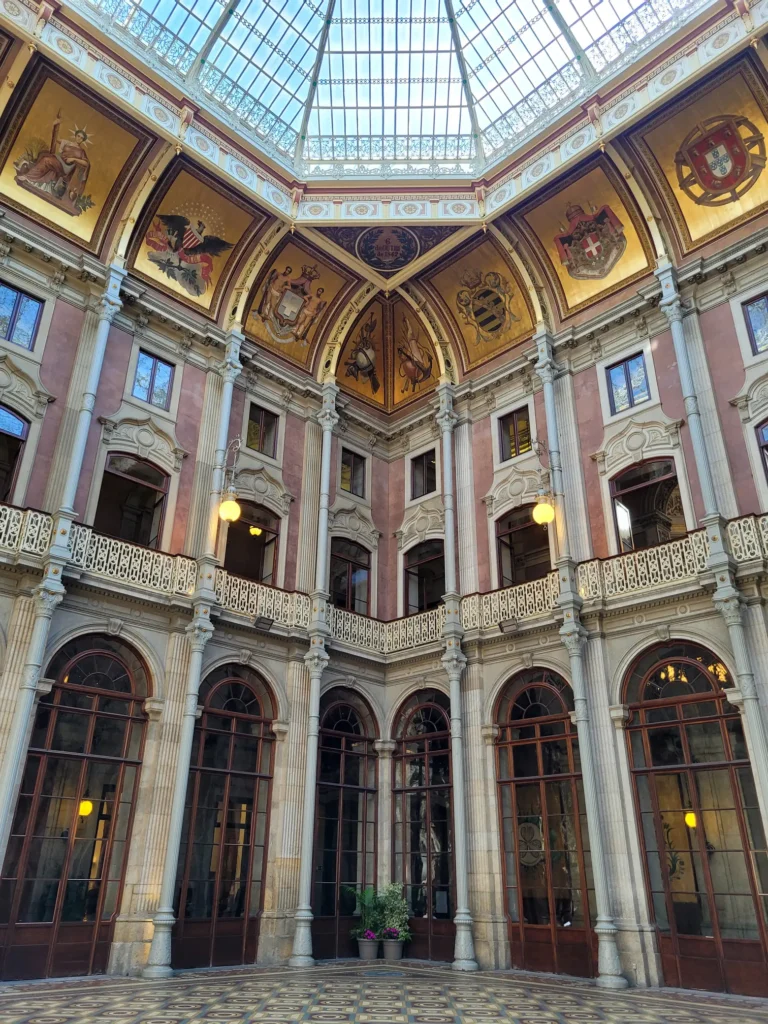 O que visitar no Porto em 2 dias: o roteiro perfeito de uma portuense (+ mapa) 26 Palacio da Bolsa no Porto