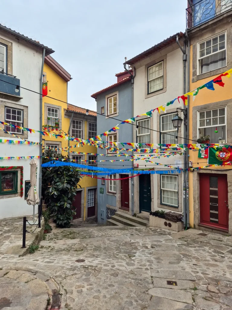 O que visitar no Porto em 2 dias: o roteiro perfeito de uma portuense (+ mapa) 12 Ruas perto da Sé do Porto 3