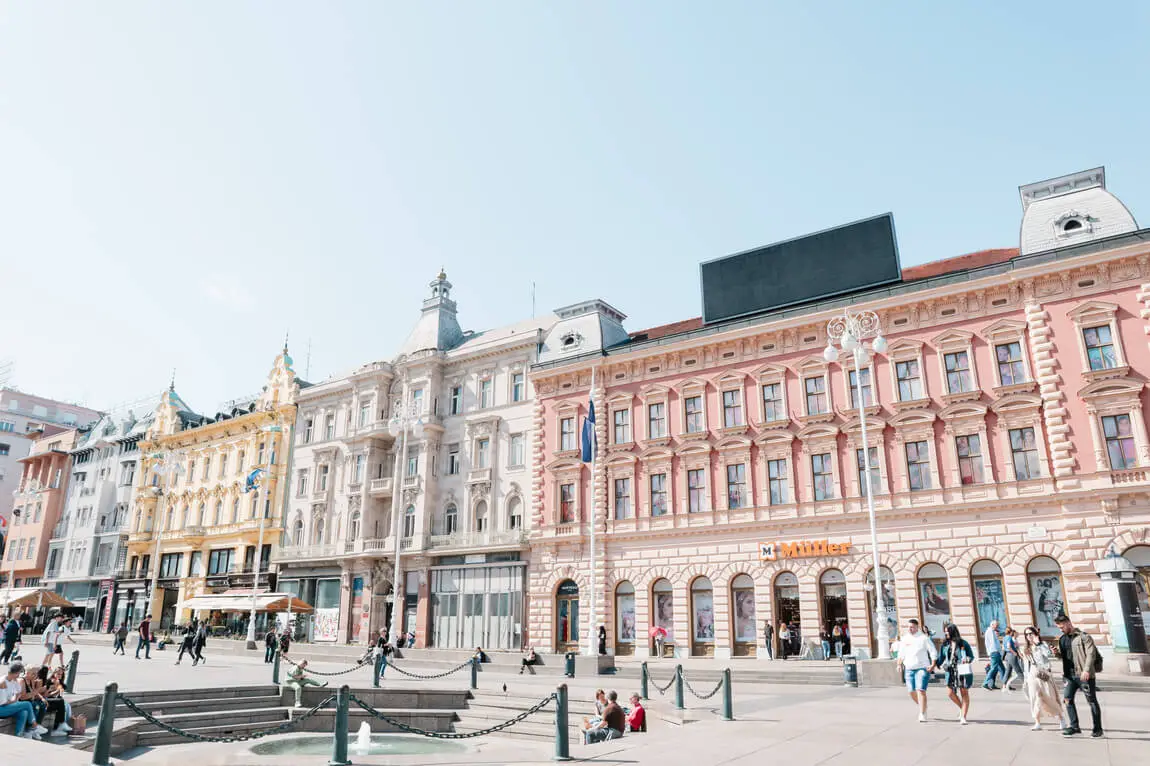 Zagreb o que visitar Praça Jelačić
