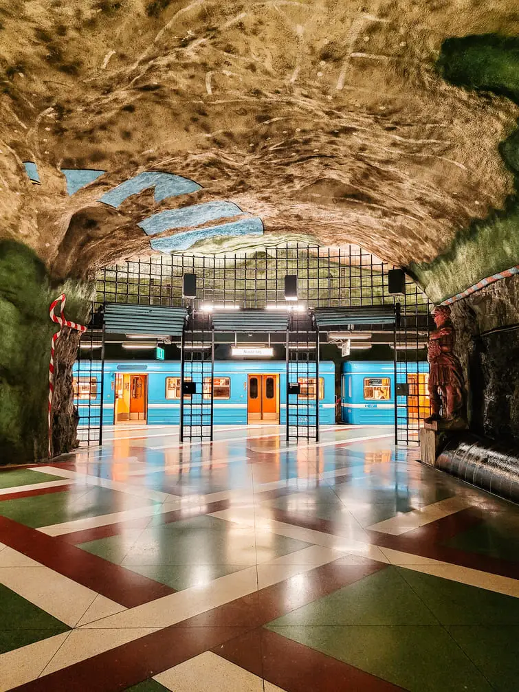 Estocolmo O que visitar Estações Metro