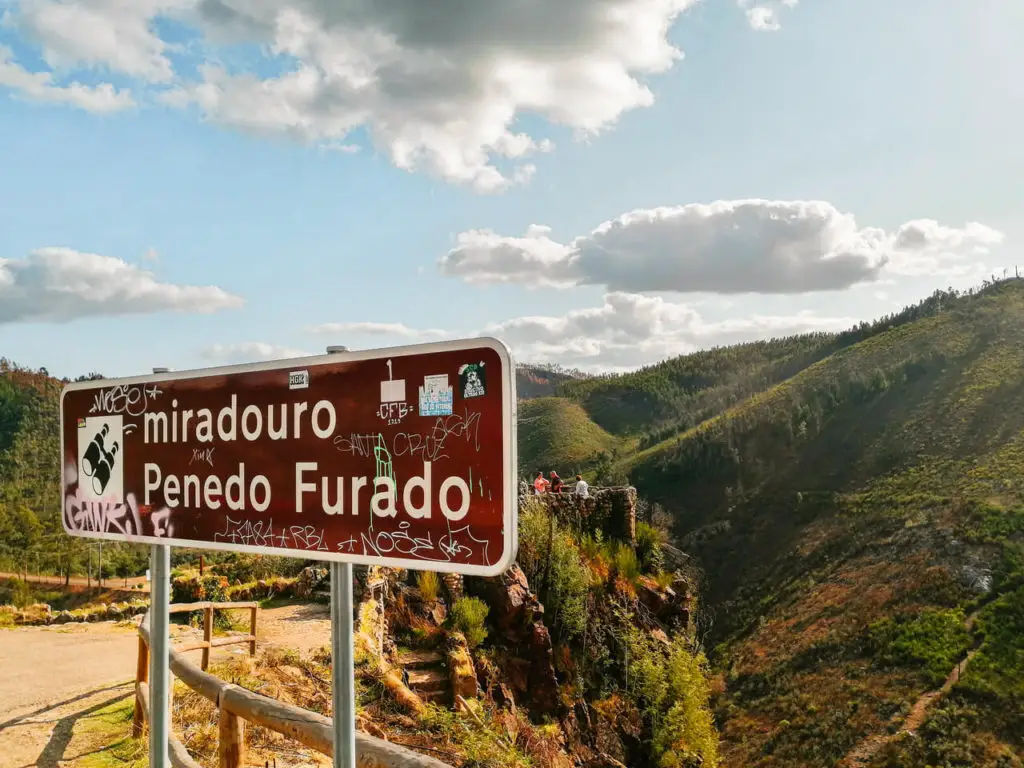 Guide to visit Penedo Furado