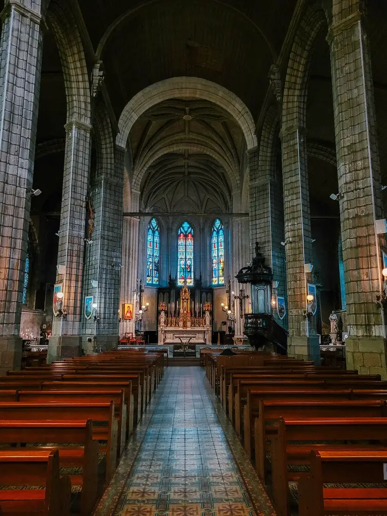 O que visitar em Nantes Igreja de Santa Cruz