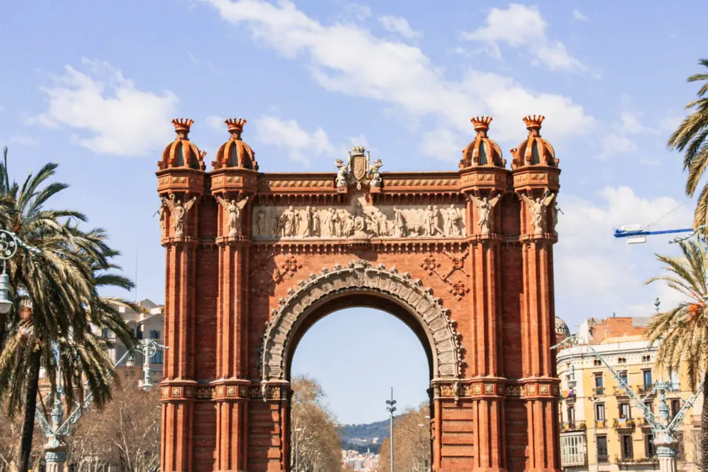 Places to see in Barcelona in 3 days Arc de Triomf