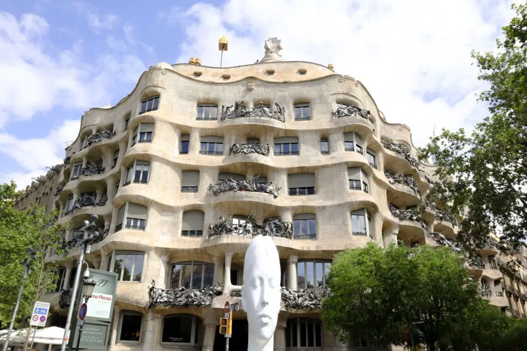 Places to see in Barcelona in 3 days La Pedrera