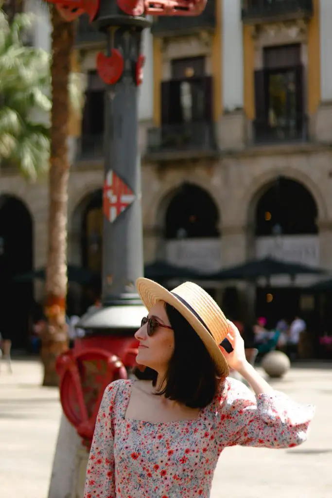 Places to see in Barcelona in 3 days Plaça Reial