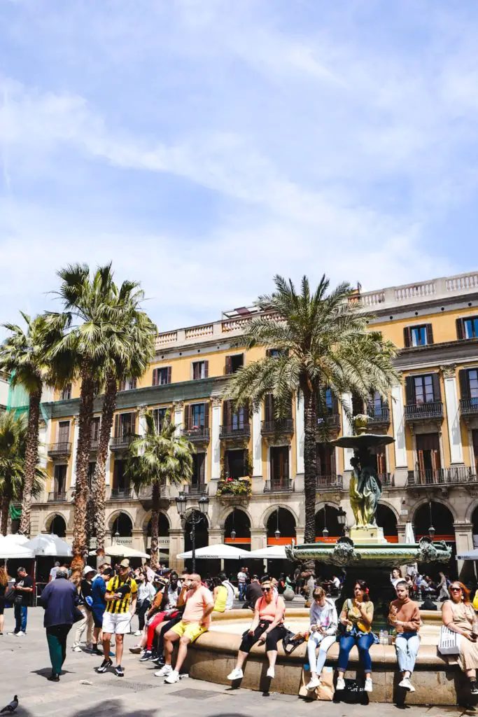 Places to see in Barcelona in 3 days Plaça Reial