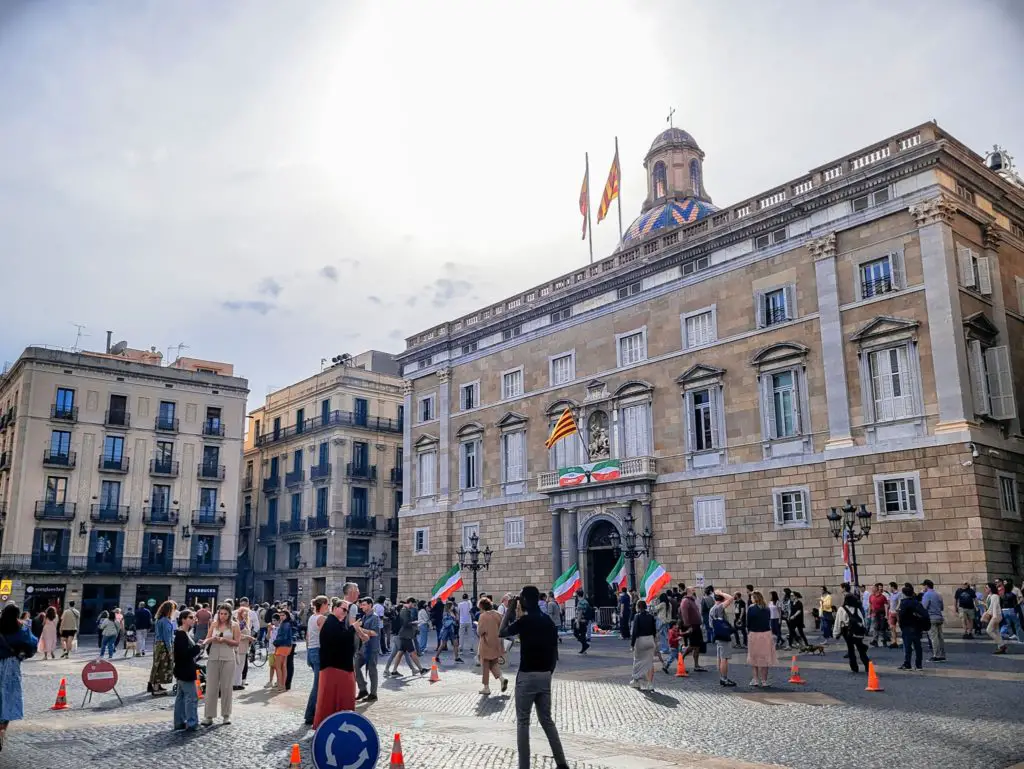 Places to see in Barcelona in 3 days Plaça de Sant Jaume
