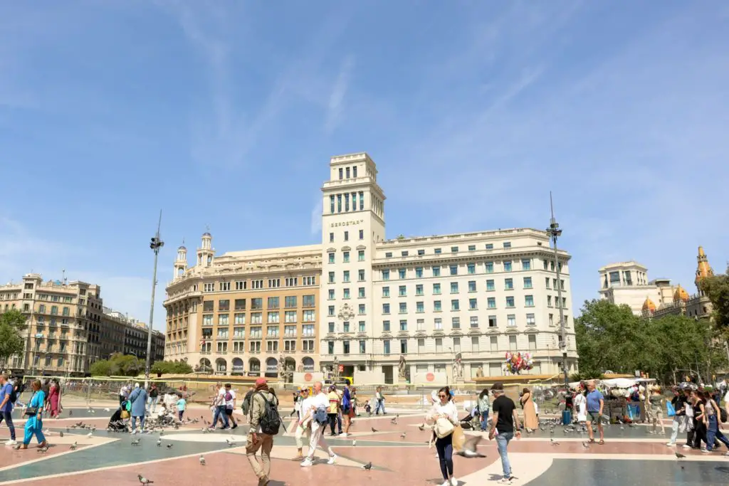 Places to see in Barcelona in 3 days Plaça de la Catalunya