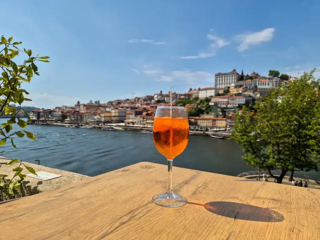 +25 melhores esplanadas no Porto com vista (por uma local) 9 Bite Rooftop