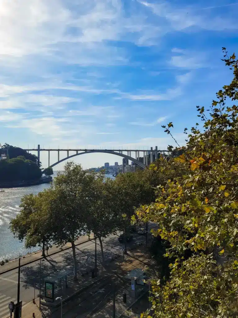 +25 melhores esplanadas no Porto com vista (por uma local) 11 Douro Sky Lounge