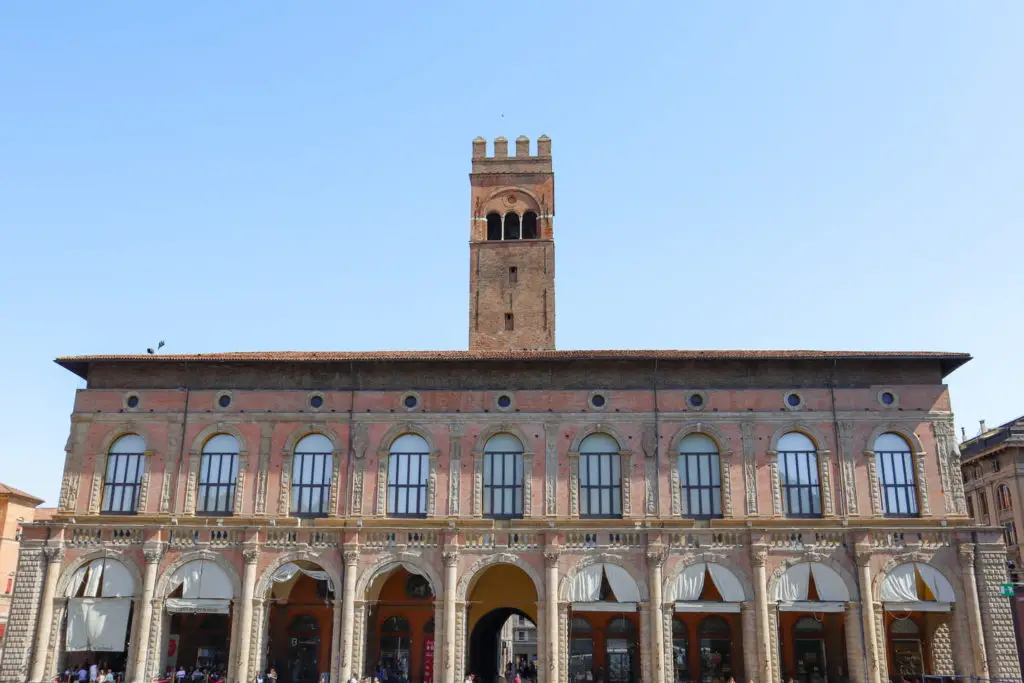 What to visit in Bologna in 2 days Piazza Maggiore