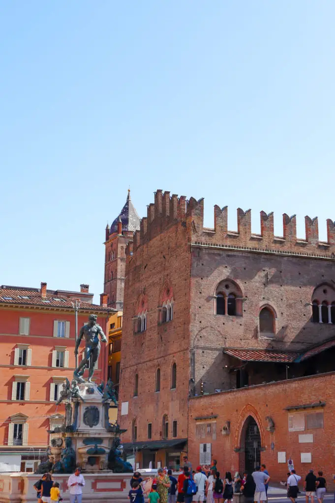 What to visit in Bologna in 2 days Piazza del Nettuno