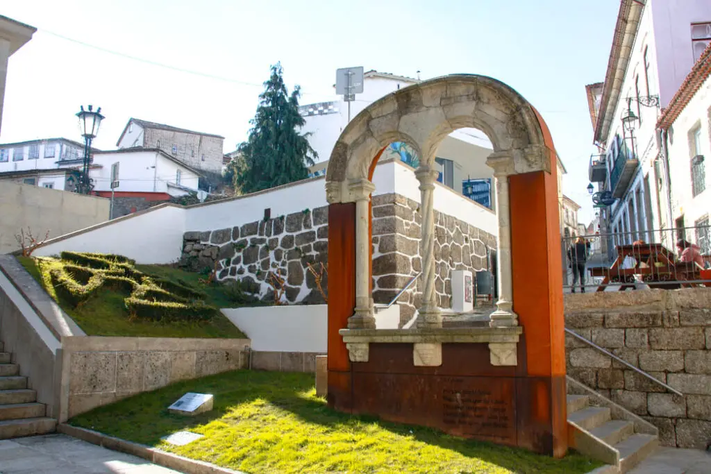 What to visit in Covilhã Janela Manuelina