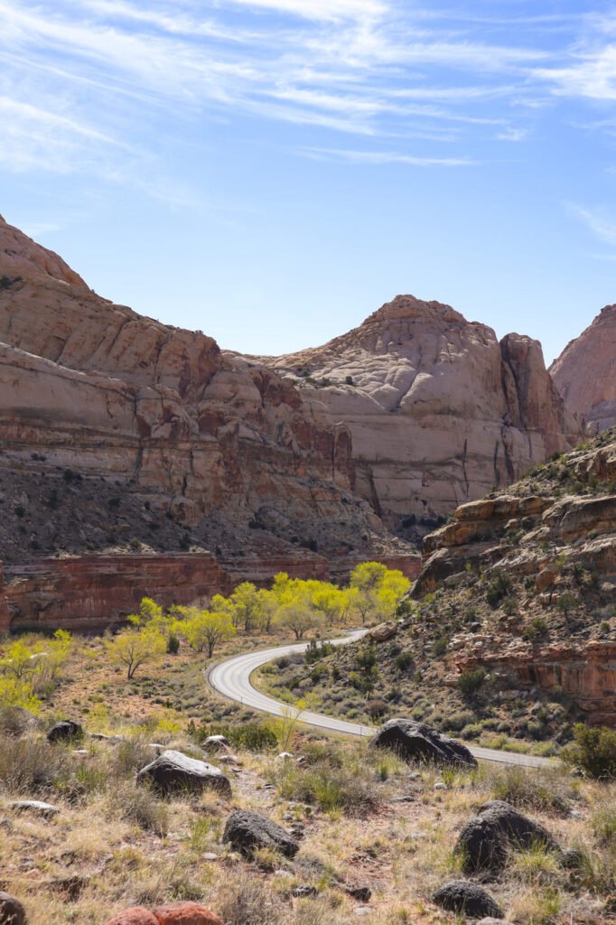 Um dia no Capitol Reef National Park Hickman Bridge