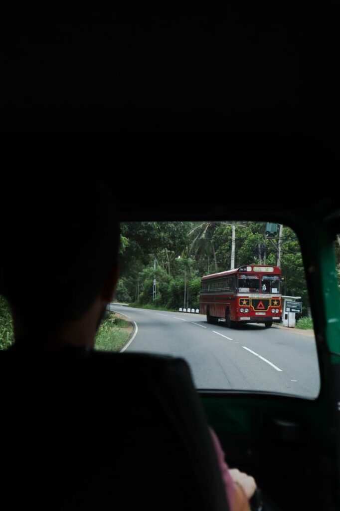 Alugar tuk tuk no Sri Lanka Interior do tuk tuk