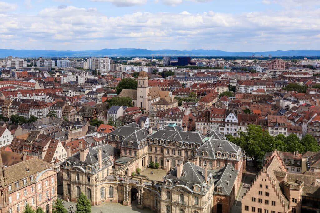 Coisas a fazer em Estrasburgo Palais Rohan visto da Catedral de Estrasburgo