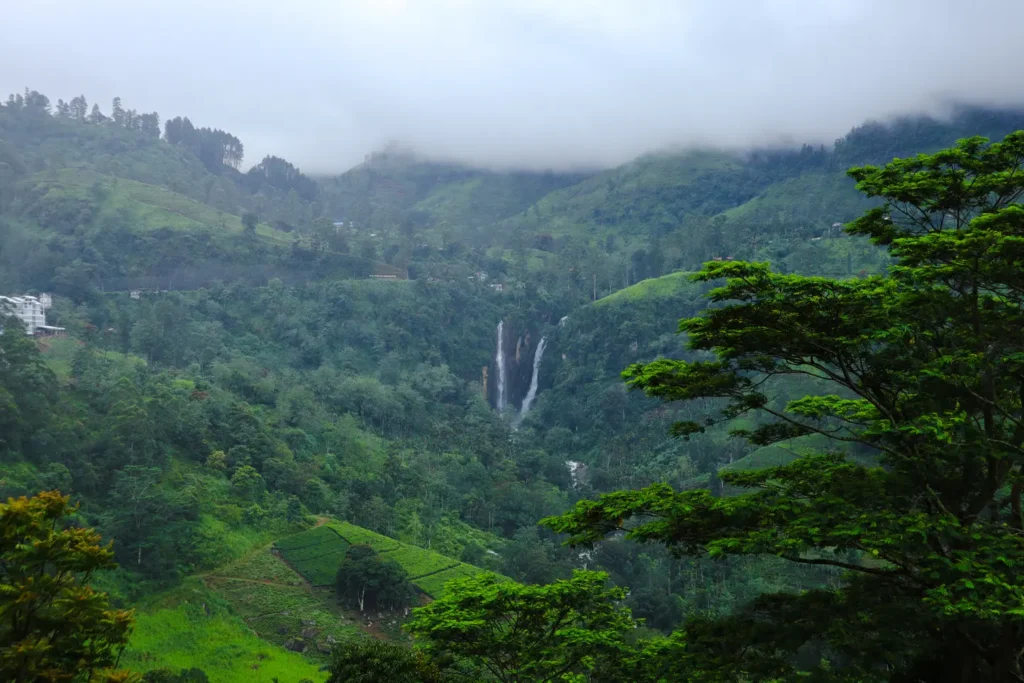 Roads leading up to Nuwara Eliya 4