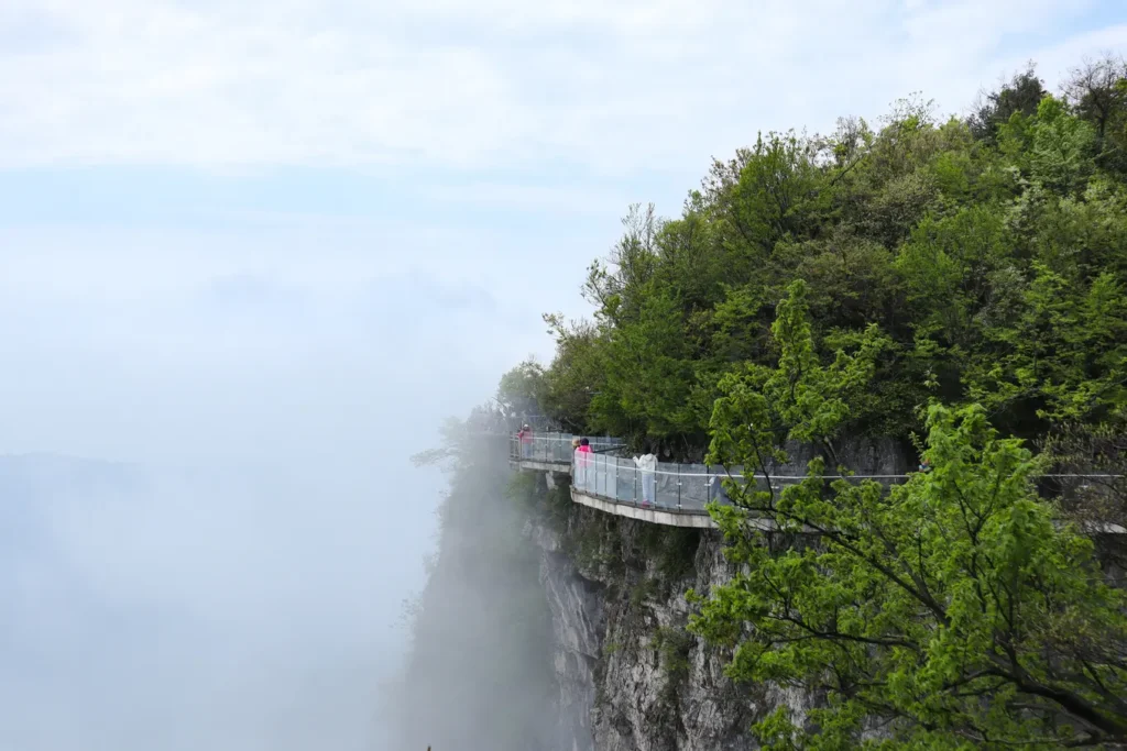 Rotas no topo da Montanha Tianmen 2
