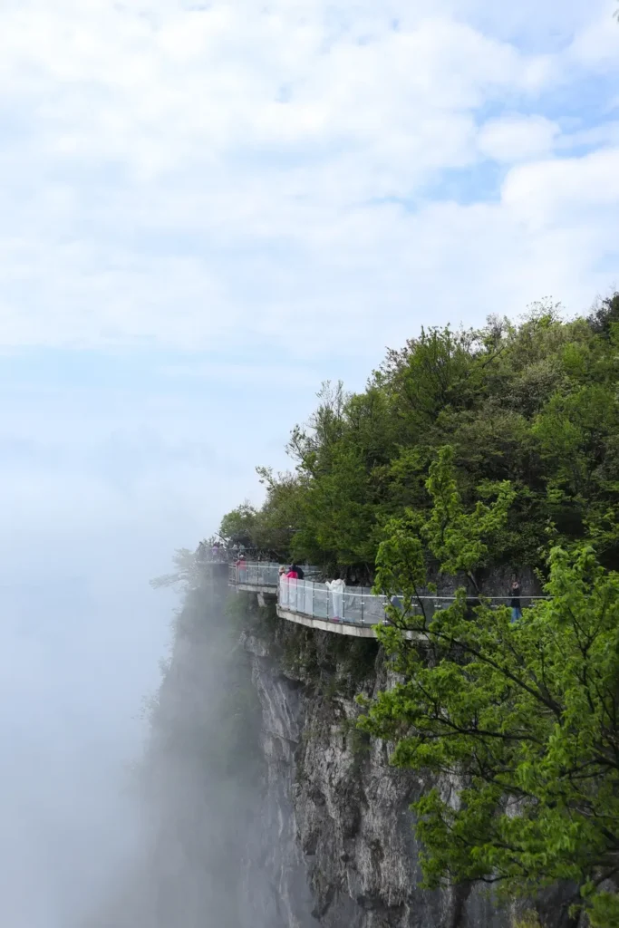 Rotas no topo da Montanha Tianmen 2