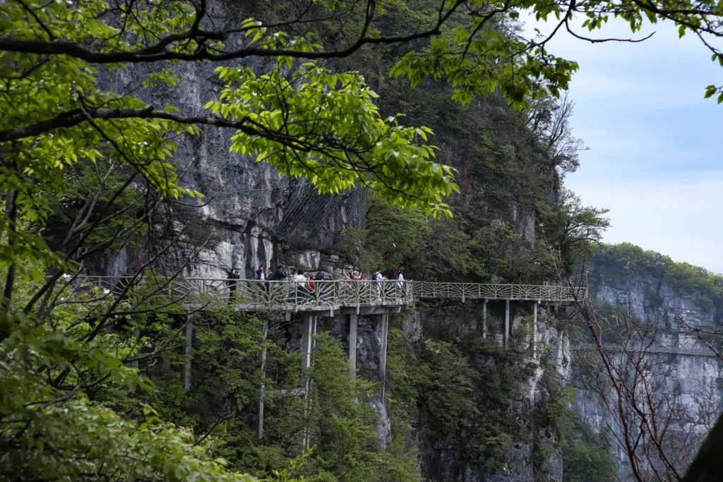 Rotas no topo da Montanha Tianmen 15