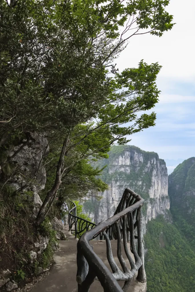 Rotas no topo da Montanha Tianmen 15