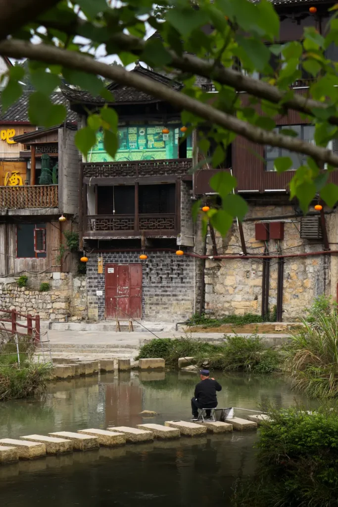 What to do in Furong Ancient Town Man fishing