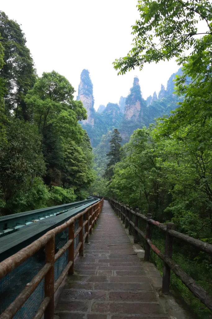 Zhangjiajie Itinerary Ten Mile Gallery