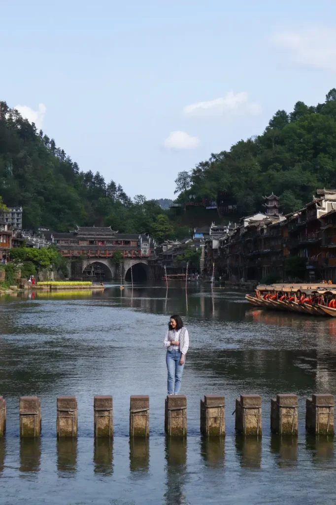 O que fazer em Fenghuang: uma escapadinha inesquecível na Cidade da Fénix da China (+mapa) 29 O que visitar em Fenghuang China Ponte das pedrinhas