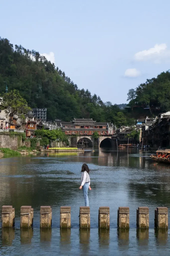 Viajar pela China: 35+ dicas indispensáveis antes da partida 26 O que visitar em Fenghuang China Ponte das pedrinhas