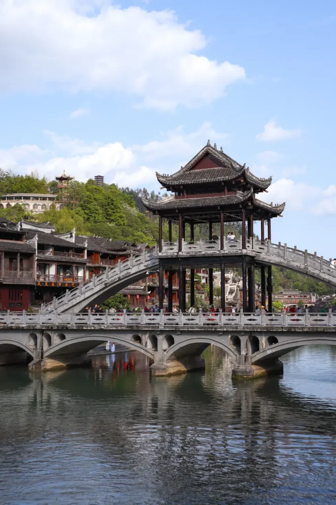 O que fazer em Fenghuang: uma escapadinha inesquecível na Cidade da Fénix da China (+mapa) 28 Ponte Fengyu em Fenghuang China