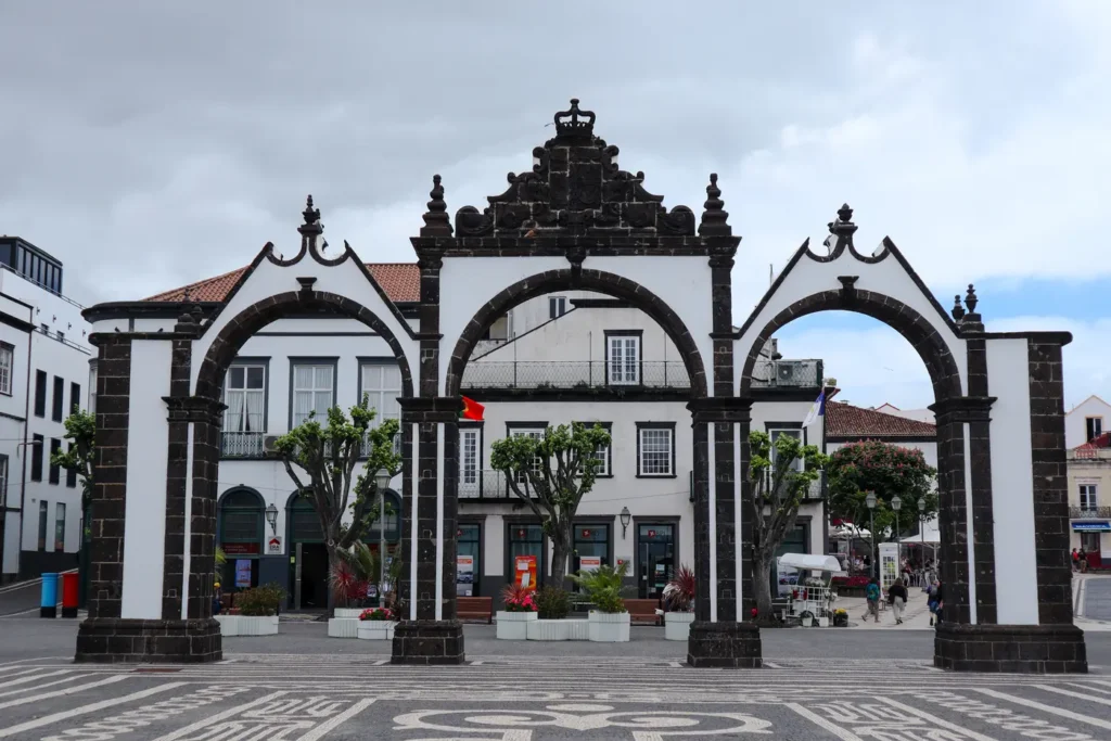 São Miguel Itinerary: 5 days chasing waterfalls, lakes, and hot springs in the Azores (+map) 12 Portas da Cidade em Ponta Delgada
