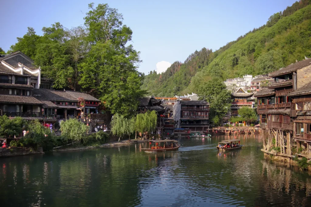 O que fazer em Fenghuang: uma escapadinha inesquecível na Cidade da Fénix da China (+mapa) 5 Rio Tuojiang em Fenghuang China