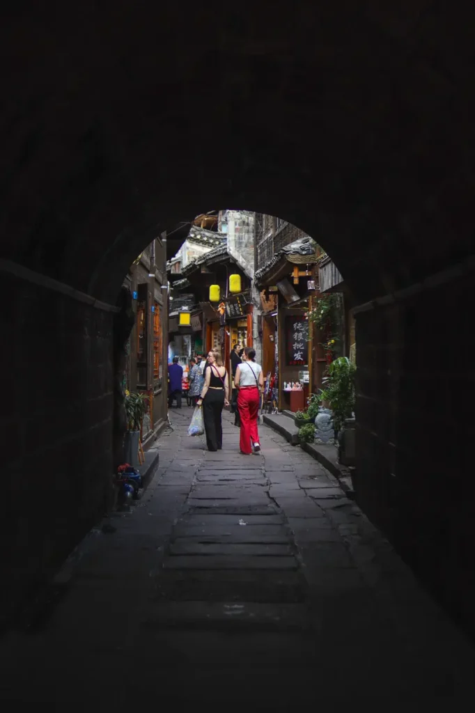 O que fazer em Fenghuang: uma escapadinha inesquecível na Cidade da Fénix da China (+mapa) 26 Rua em Fenghuang na China