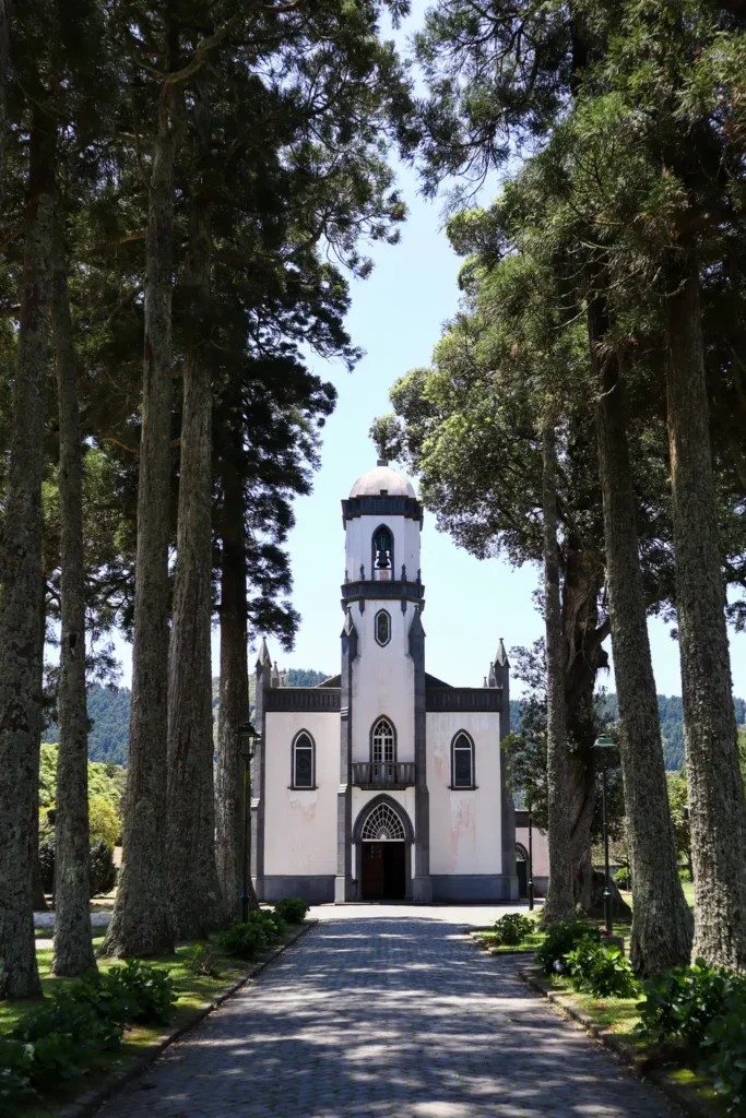 São Miguel Itinerary: 5 days chasing waterfalls, lakes, and hot springs in the Azores (+map) 23 Vila das Sete Cidades em Sao Miguel