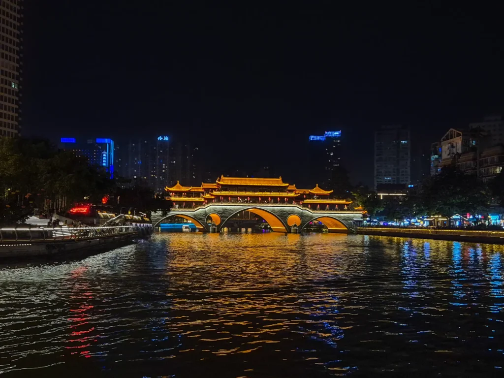 O que fazer em Chengdu: Roteiro de 1 dia para ver pandas e muito mais (+mapa) 25 Anshun Bridge em Chengdu