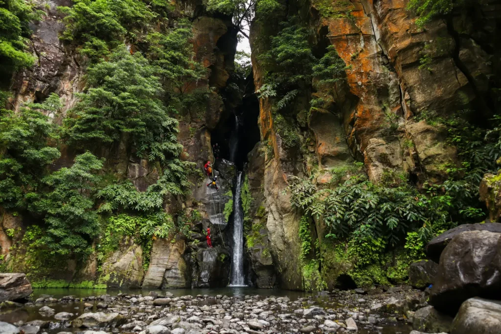 Roteiro de 5 dias em São Miguel: O melhor da ilha verde dos Açores (+mapa) 48 Cascata Salto do Cabrito