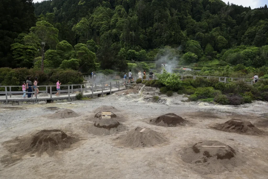 Roteiro de 5 dias em São Miguel: O melhor da ilha verde dos Açores (+mapa) 34 Locais a visitar em São Miguel Fumarolas das Furnas