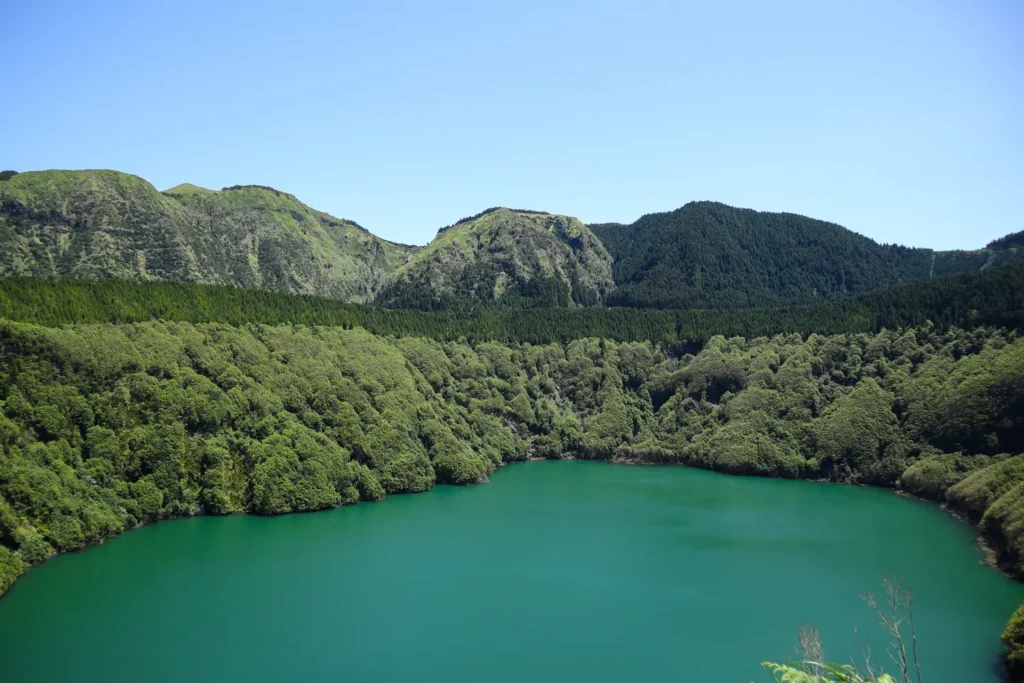 Roteiro de 5 dias em São Miguel: O melhor da ilha verde dos Açores (+mapa) 22 Miradouro da Lagoa de Santiago em São Miguel