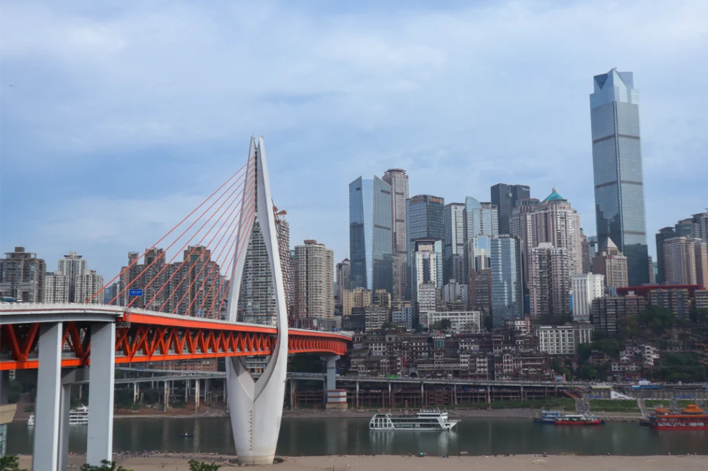 2 semanas na China: o roteiro ideal para uma primeira viagem inesquecível 30 Ponte Qiansimen em Chongqing