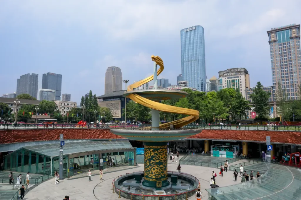 O que fazer em Chengdu: Roteiro de 1 dia para ver pandas e muito mais (+mapa) 24 Praça Tianfu em Chengdu