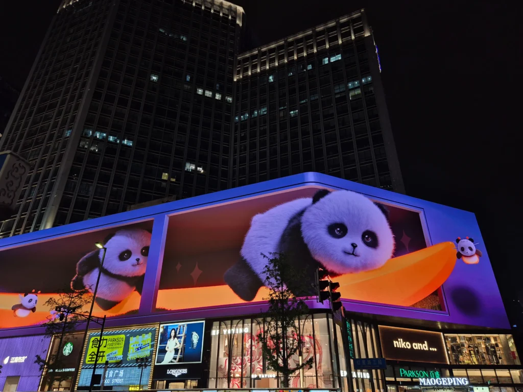 O que fazer em Chengdu: Roteiro de 1 dia para ver pandas e muito mais (+mapa) 26 Rua Chunxi em Chengdu