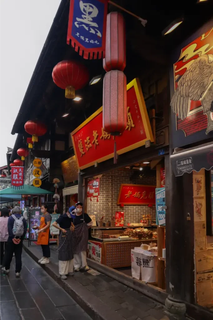O que fazer em Chengdu: Roteiro de 1 dia para ver pandas e muito mais (+mapa) 19 Rua Jinli em Chengdu