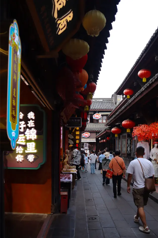 O que fazer em Chengdu: Roteiro de 1 dia para ver pandas e muito mais (+mapa) 34 Rua Jinli em Chengdu